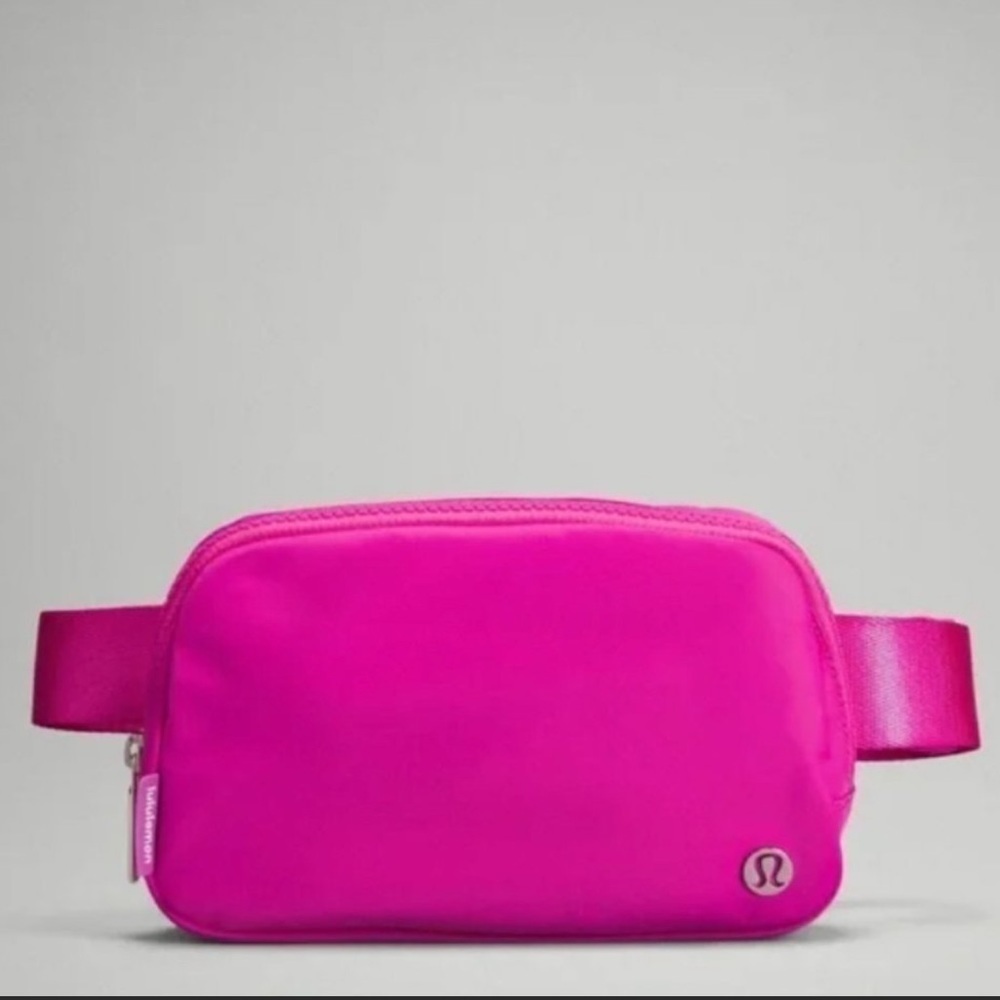 Lululemon Everywhere Belt Bag in Sonic Pink - Picture 2 of 8